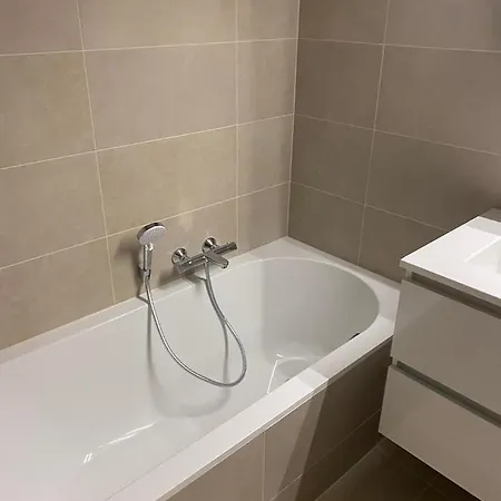 Lichtrijk 2-slaapkamerappartement Met Zeezicht En Gratis Parking Ostend