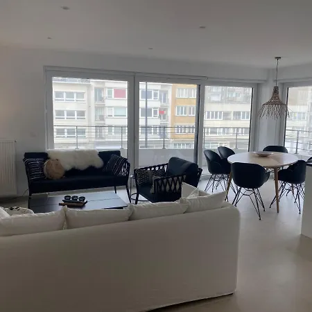 Lichtrijk 2-slaapkamerappartement Met Zeezicht En Gratis Parking Apartment *