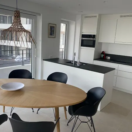 Apartment Lichtrijk 2-slaapkamerappartement Met Zeezicht En Gratis Parking *