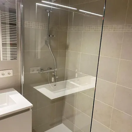 Апартаменты Lichtrijk 2-slaapkamerappartement Met Zeezicht En Gratis Parking Остенде