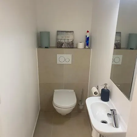 Lichtrijk 2-slaapkamerappartement Met Zeezicht En Gratis Parking Апартаменты *