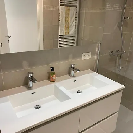 Lichtrijk 2-slaapkamerappartement Met Zeezicht En Gratis Parking شقة أوستيند